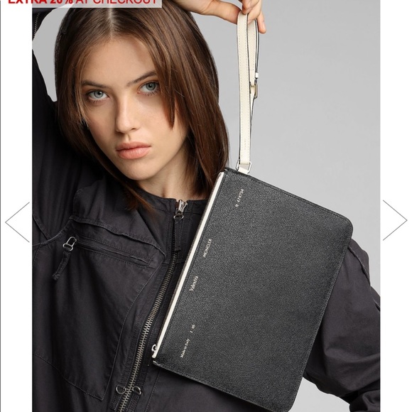 MONCLER GENIUS
MONCLER X VALEXTRA LEATHER POUCH - Picture 6 of 6